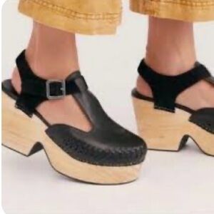 Free People Emmer Whipstitched Black Leather clogs Size 7